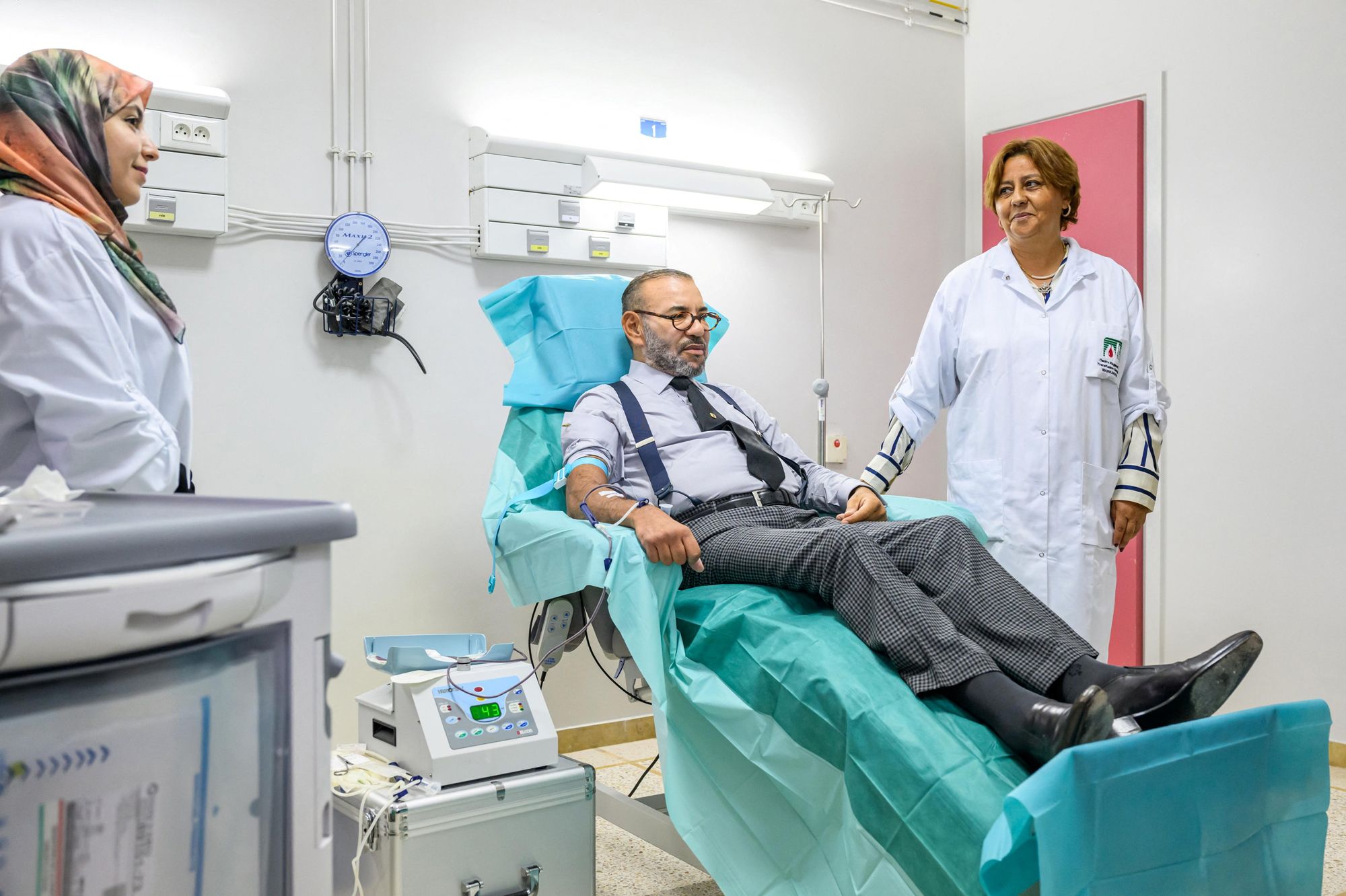 King Mohammed VI donating blood